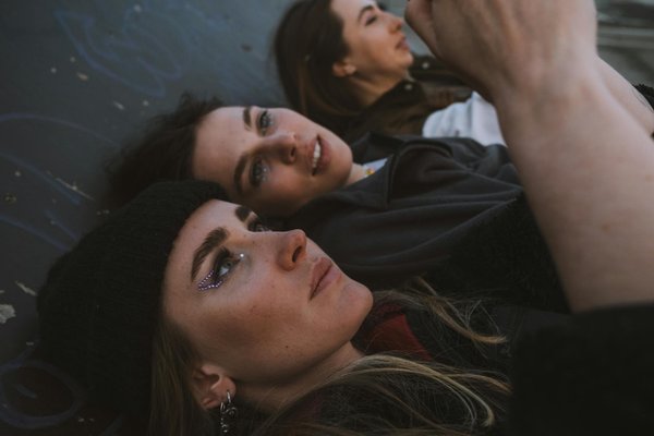 Huiles essentielles beauté : 5 recettes DIY pour une peau parfaite